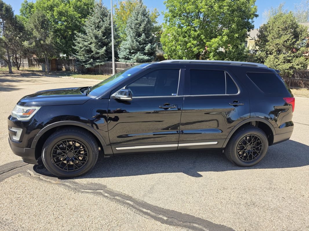 Used 2016 Ford Explorer XLT w/ Equipment Group 202A AWD/4WD image 2