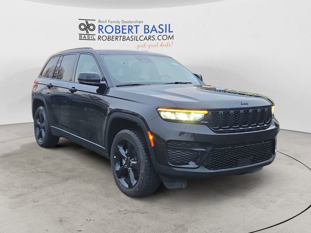 Used 2023 Jeep Grand Cherokee Altitude image 7