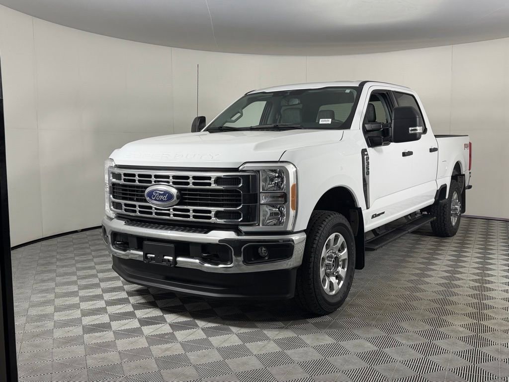 Used 2023 Ford F350 XLT AWD/4WD image 4