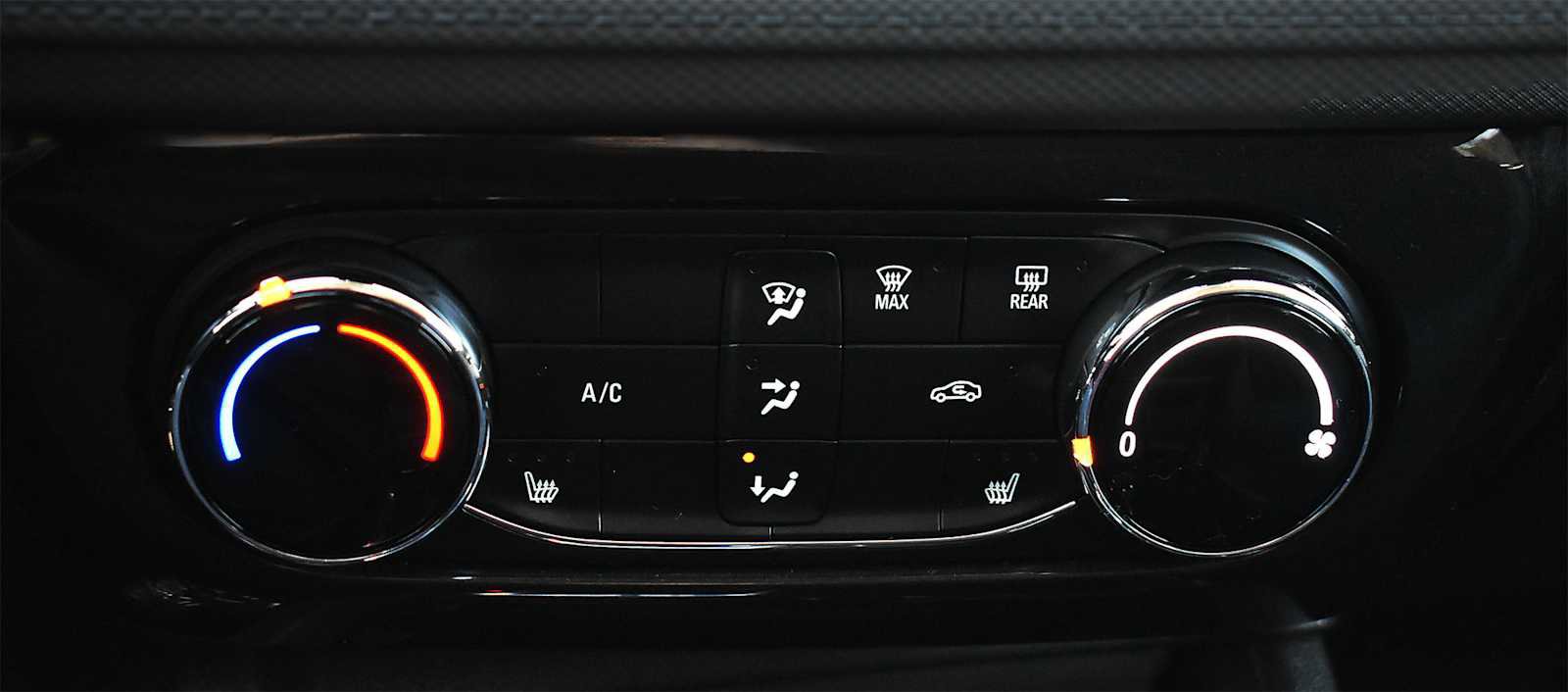 Used 2024 Chevrolet TrailBlazer LT w/ LT Cold Weather Package image 17