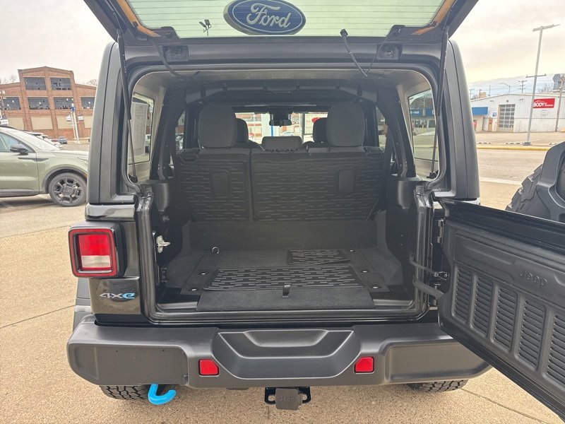 Used 2024 Jeep Wrangler Unlimited image 11