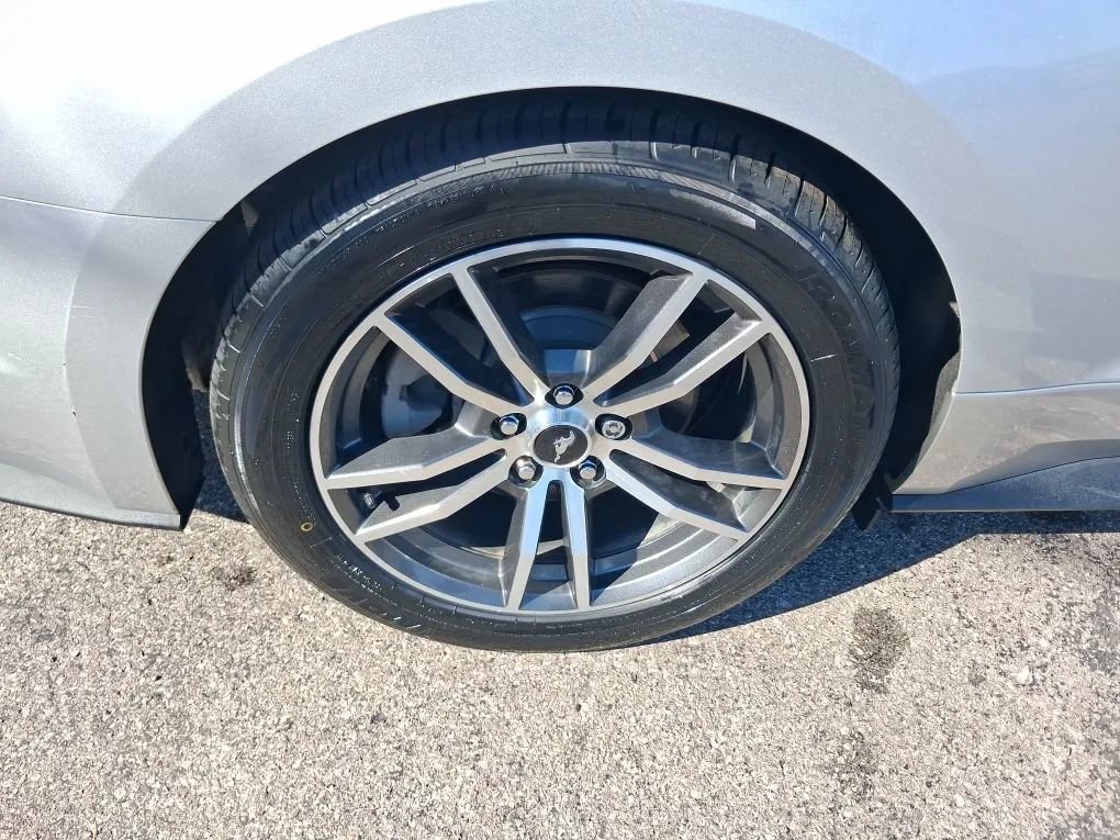 Used 2016 Ford Mustang Premium RWD image 9