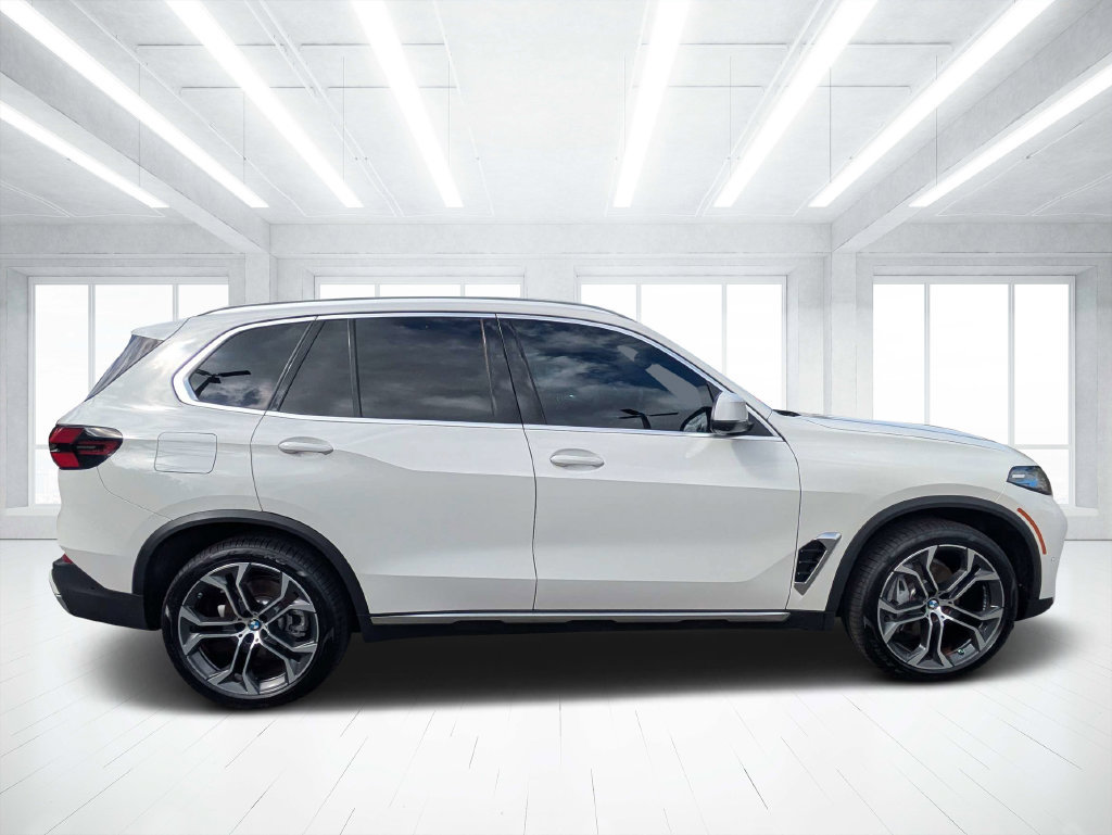 Used 2025 BMW X5 sDrive40i w/ Parking Assistance Package RWD image 2