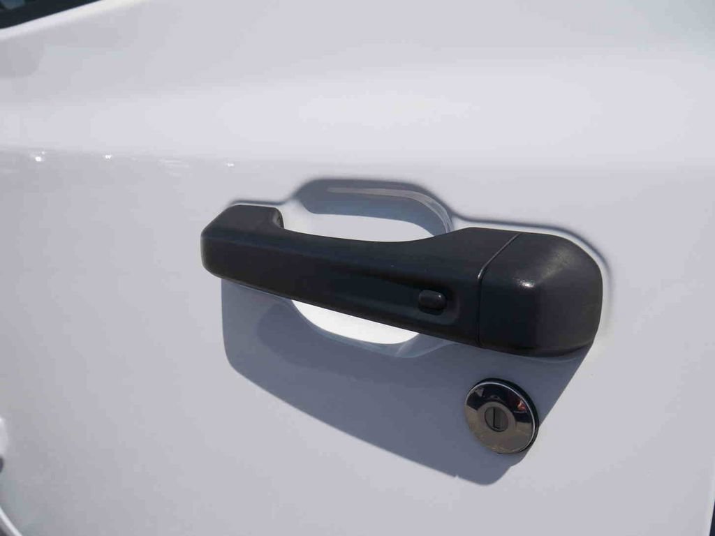 Used 2023 Jeep Wrangler Unlimited Sahara AWD/4WD image 11