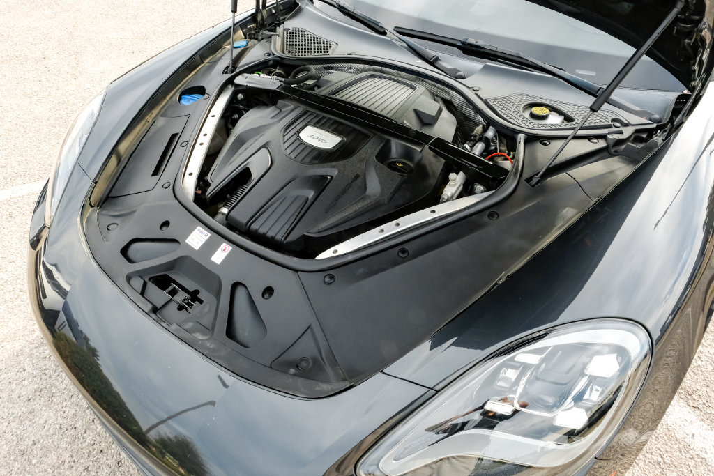 Used 2018 Porsche Panamera 4 AWD/4WD image 63