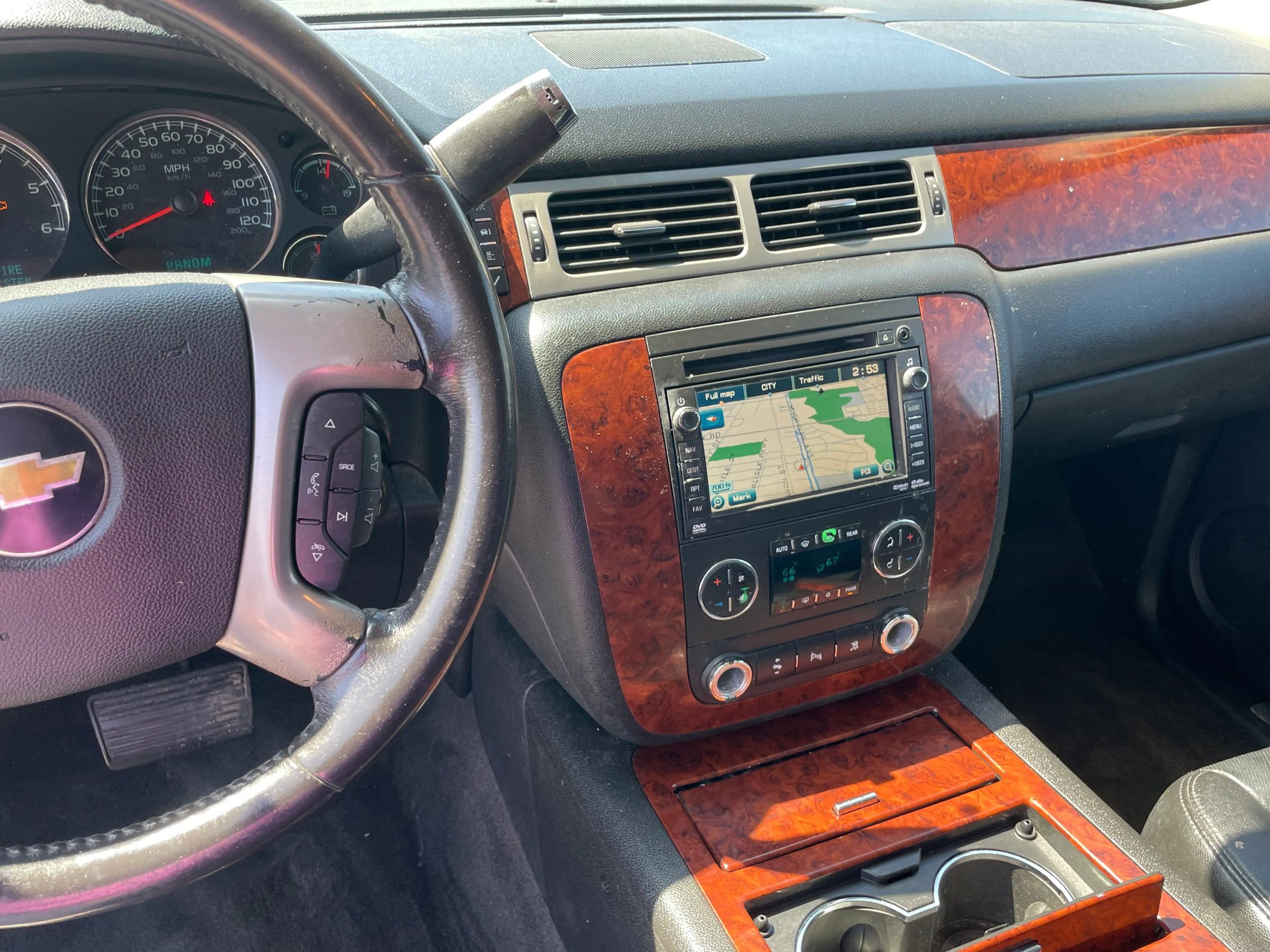 Used 2011 Chevrolet Suburban LTZ image 23