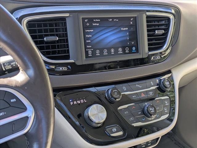 Used 2020 Chrysler Pacifica Touring-L image 13