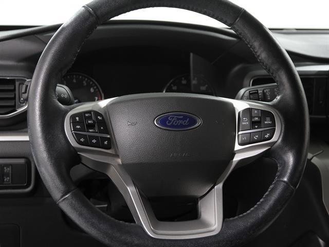 Used 2022 Ford Explorer XLT w/ Equipment Group 202A image 8