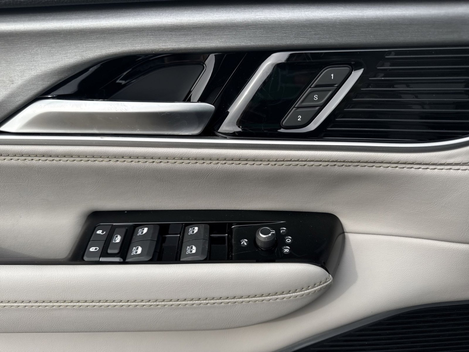 New 2026 Jeep Grand Wagoneer L 4WD w/ Premium Group I image 15