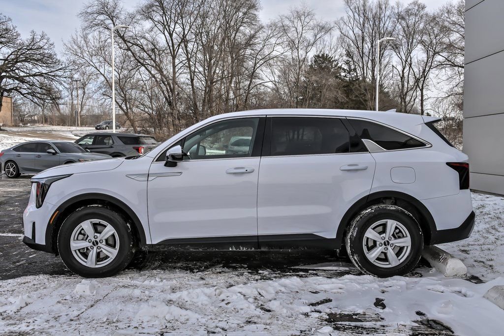 Used 2025 Kia Sorento LX image 5