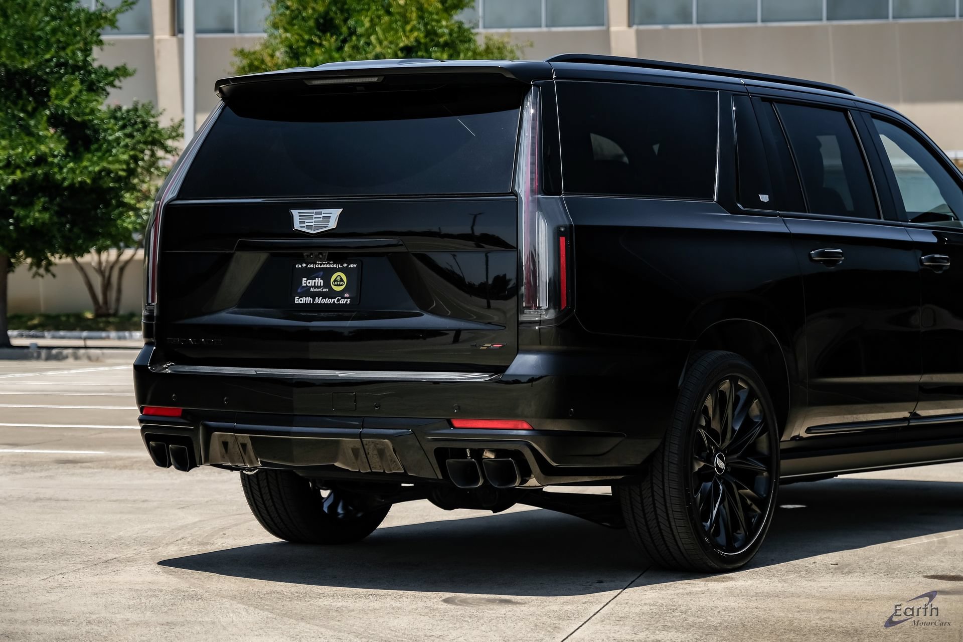 Used 2026 Cadillac Escalade ESV V w/ LPO, ONYX Package AWD/4WD image 19