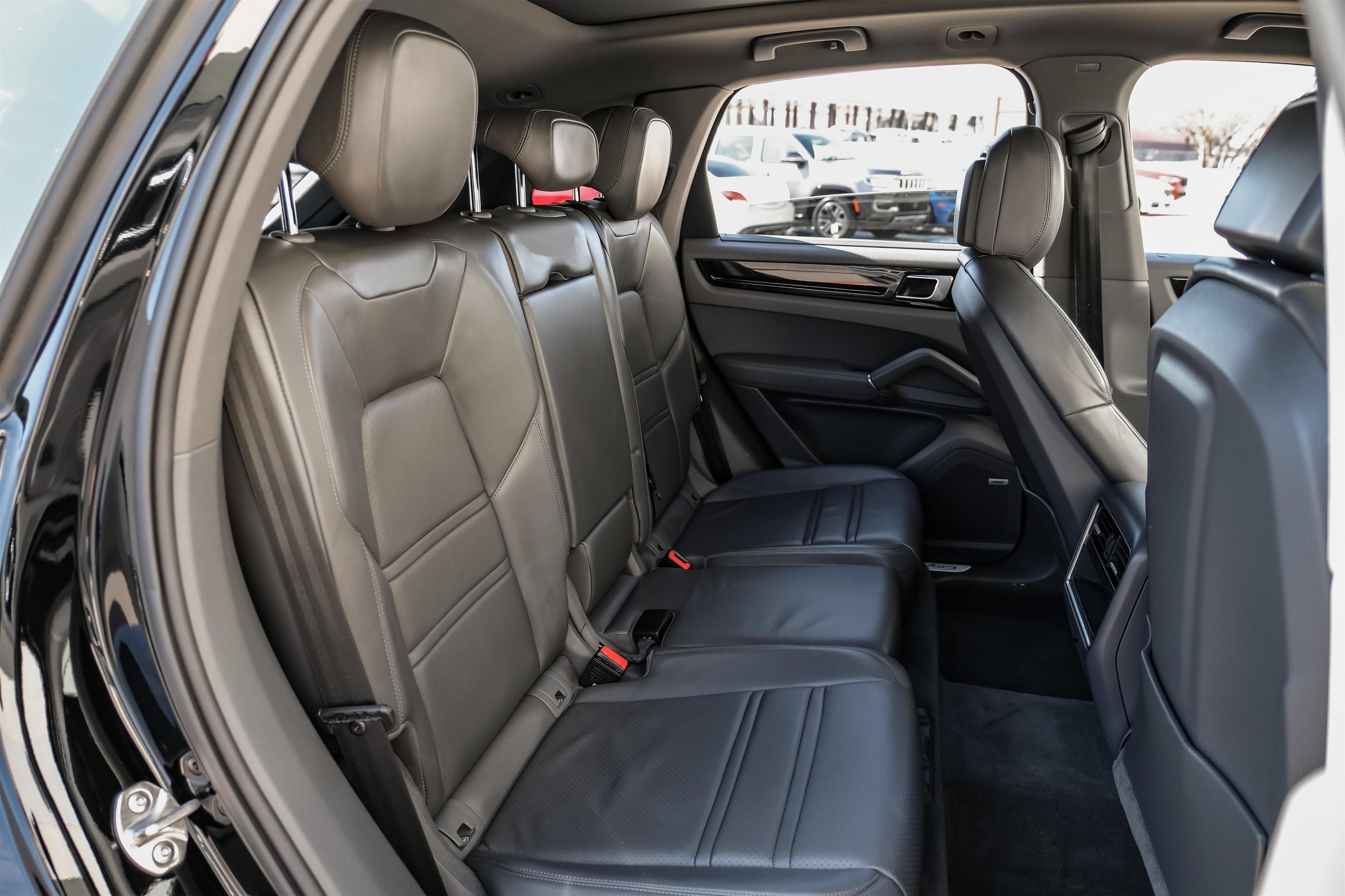 Used 2019 Porsche Cayenne AWD/4WD image 36