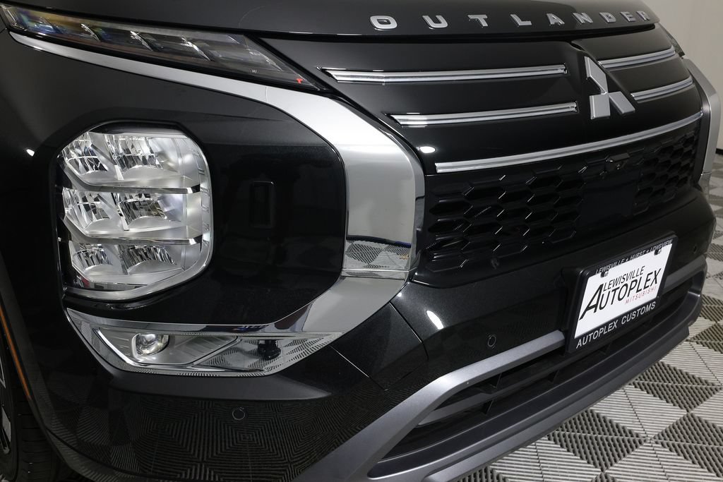 Used 2025 Mitsubishi Outlander AWD image 40