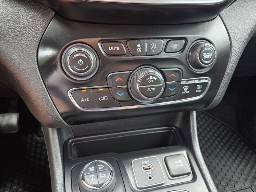 Used 2019 Jeep Cherokee Trailhawk w/ Trailer Tow Group AWD/4WD image 29