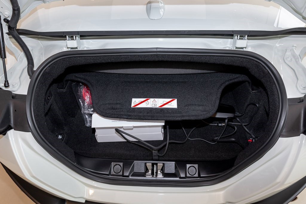 Used 2024 Ferrari Roma Spider image 27