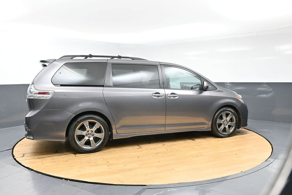 Used 2018 Toyota Sienna SE FWD image 10