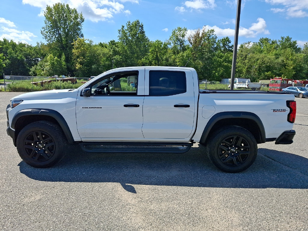 Used 2024 Chevrolet Colorado Trail Boss w/ Technology Package AWD/4WD image 7