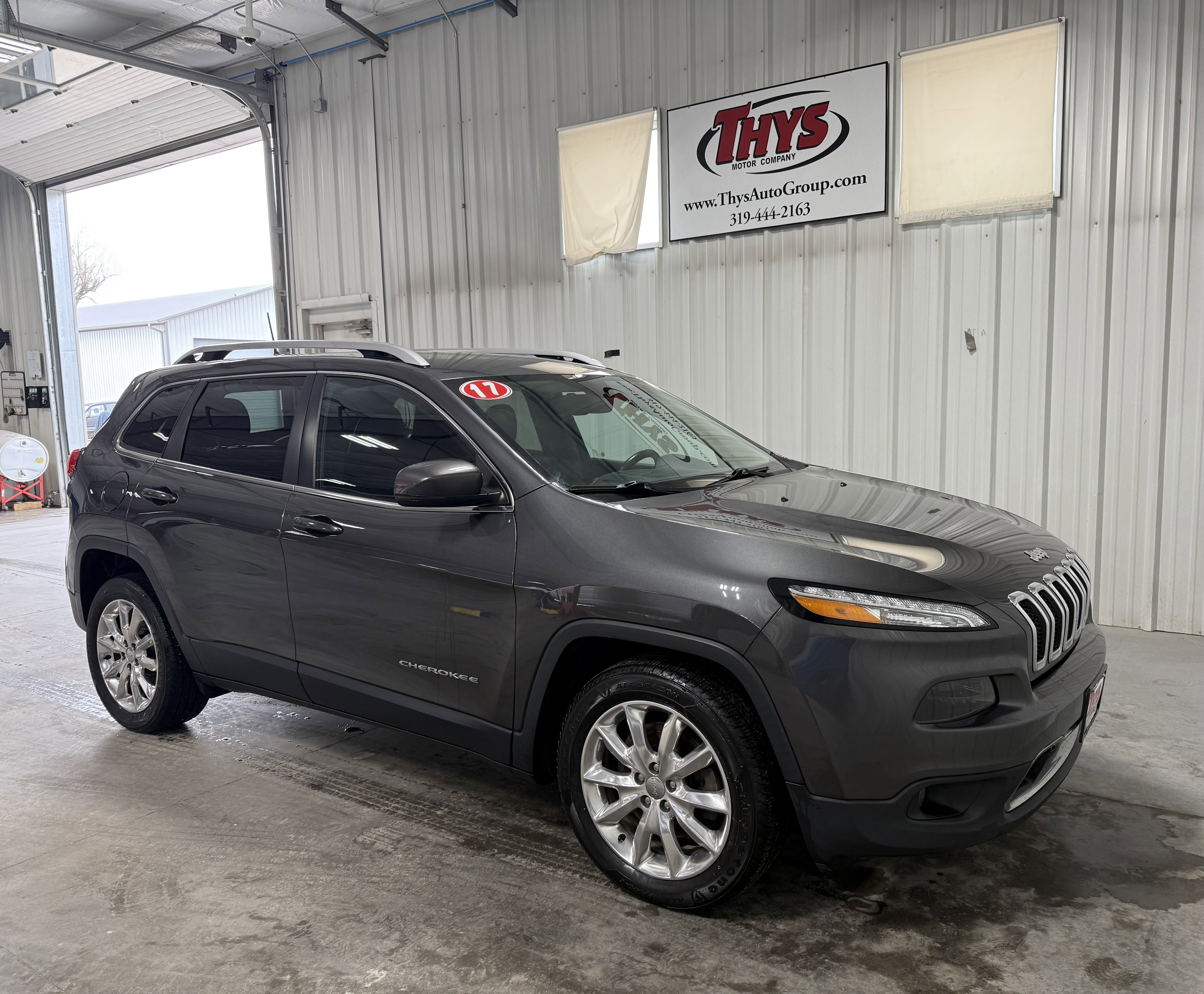 Used 2017 Jeep Cherokee Limited FWD image 1