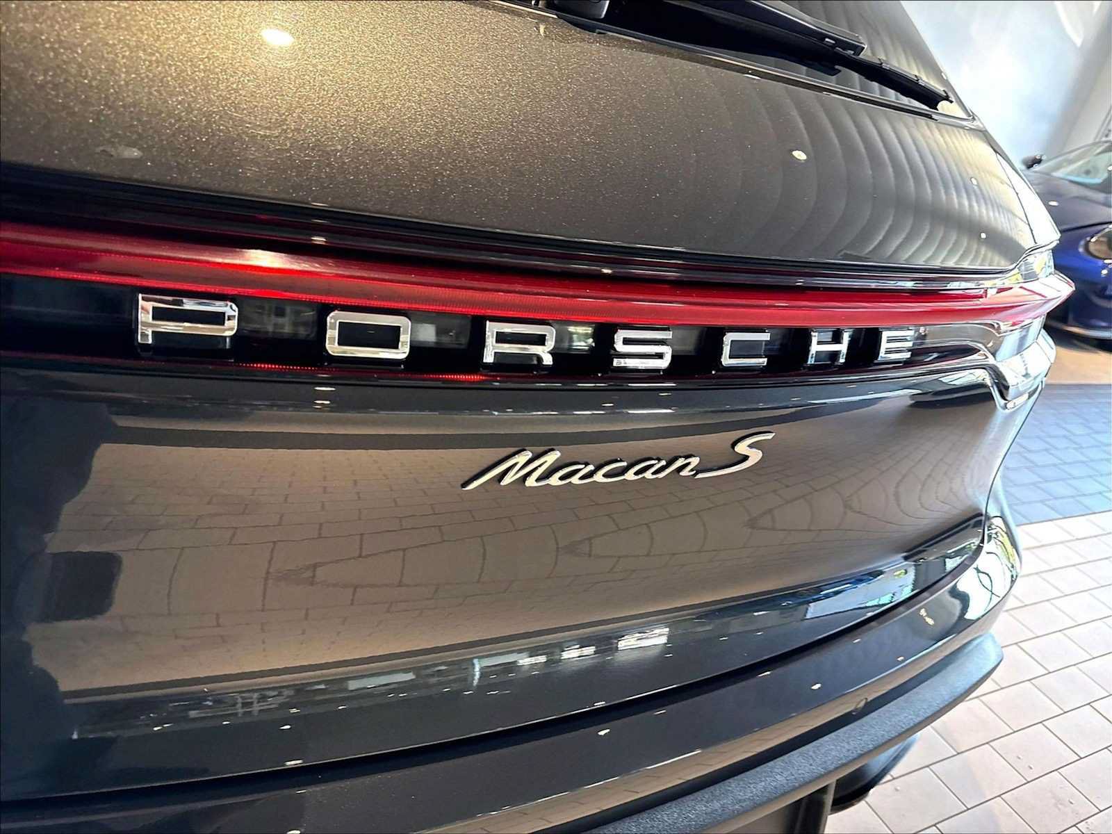 Used 2025 Porsche Macan S AWD/4WD image 38