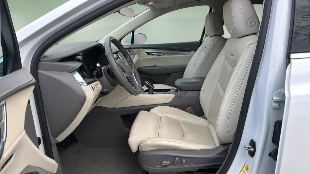 Used 2017 Cadillac XT5 Luxury w/ Driver Awareness Package image 19