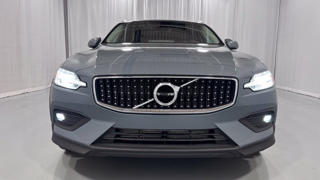 Used 2022 Volvo V60 T5 Cross Country w/ Climate Package AWD/4WD image 3