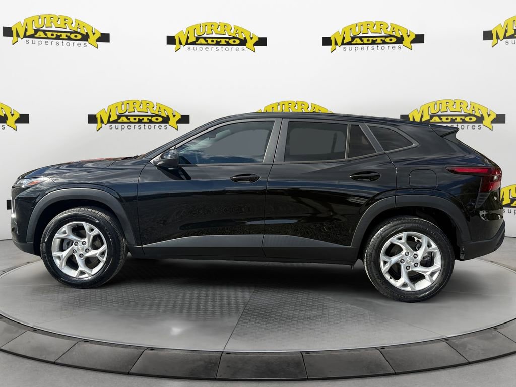Used 2024 Chevrolet Trax LS w/ LS Convenience Package image 2