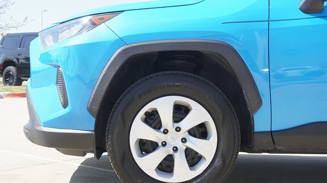 Used 2019 Toyota RAV4 LE image 5