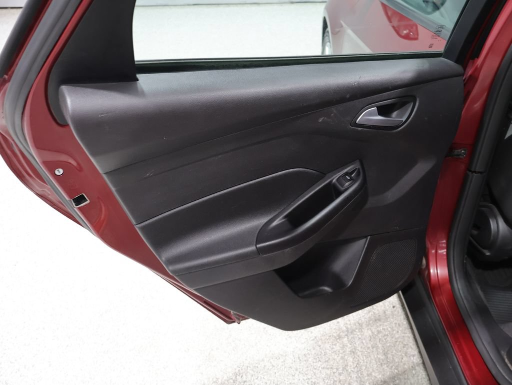 Used 2015 Ford Focus SE w/ SE Cold Weather Package FWD image 26