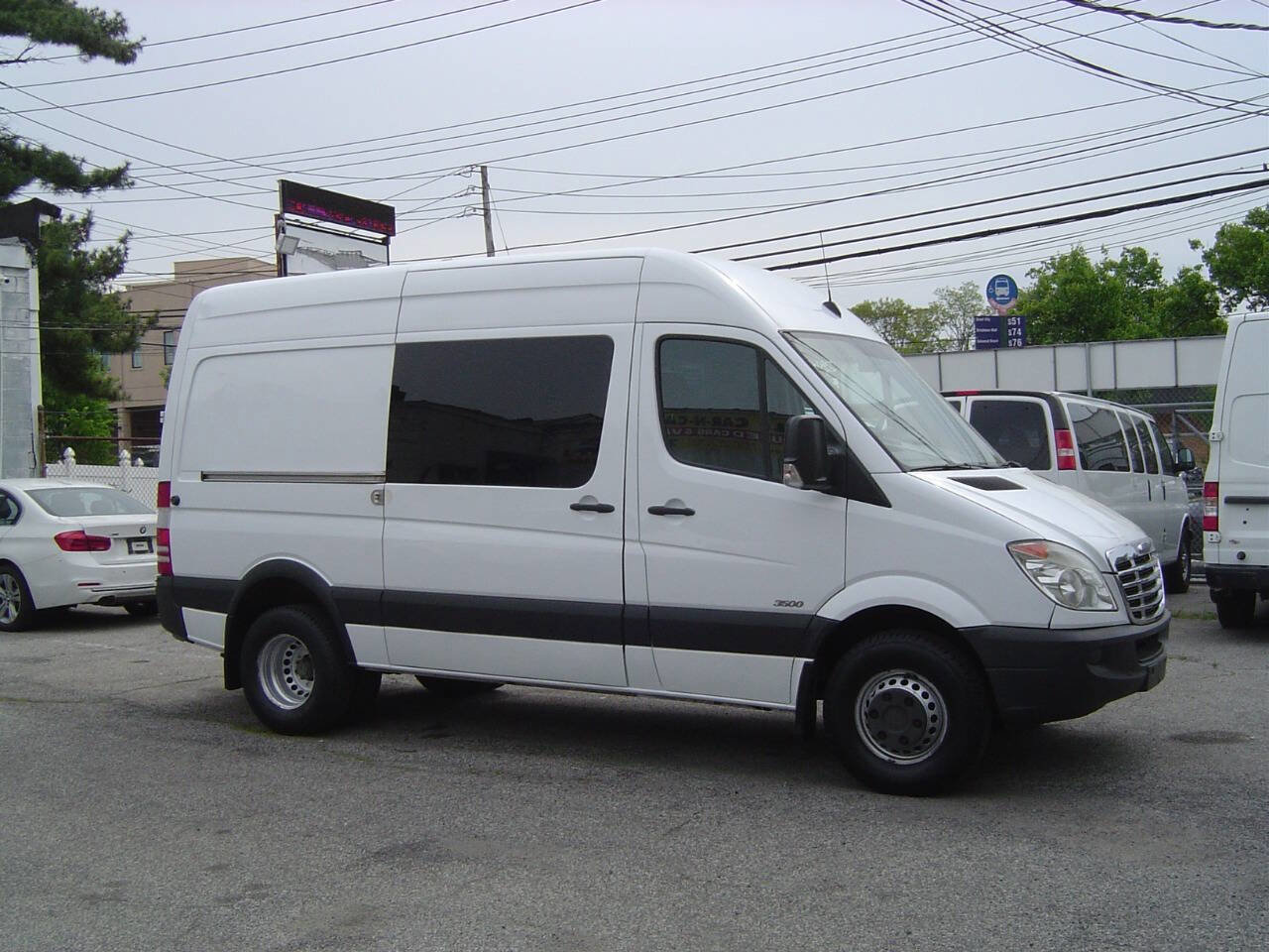 Used 2013 Freightliner Sprinter 3500 RWD image 3