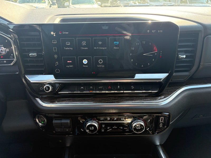 Used 2024 GMC Sierra 1500 Elevation w/ Preferred Package AWD/4WD image 9