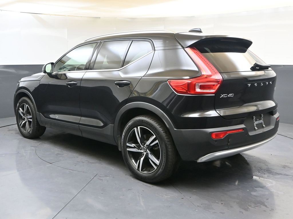 Certified 2025 Volvo XC40 B5 Core image 3