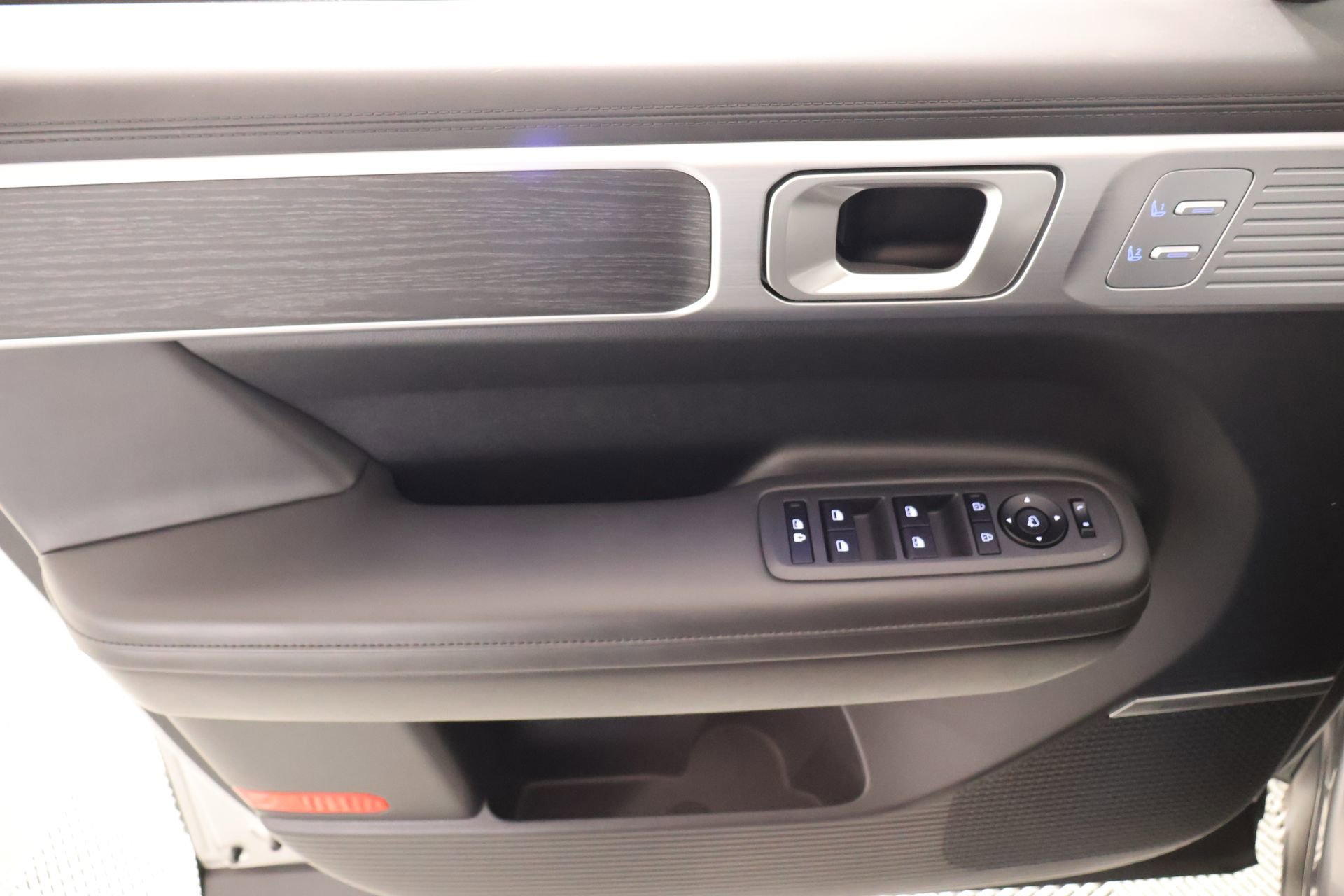 Certified 2025 Hyundai Santa Fe Limited image 18