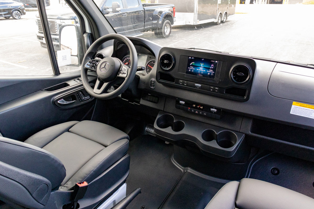 Used 2024 Mercedes-Benz Sprinter 2500 image 18