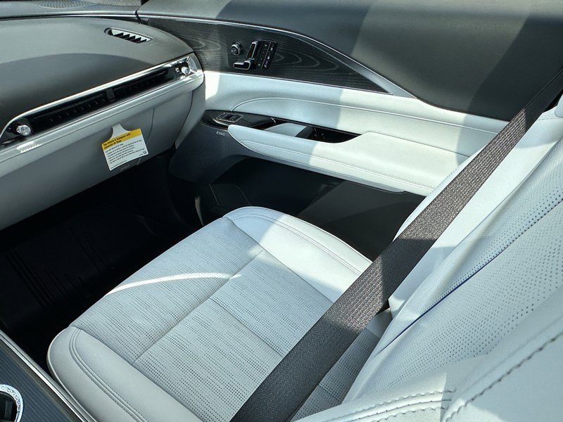 New 2025 Cadillac Lyriq Luxury image 14