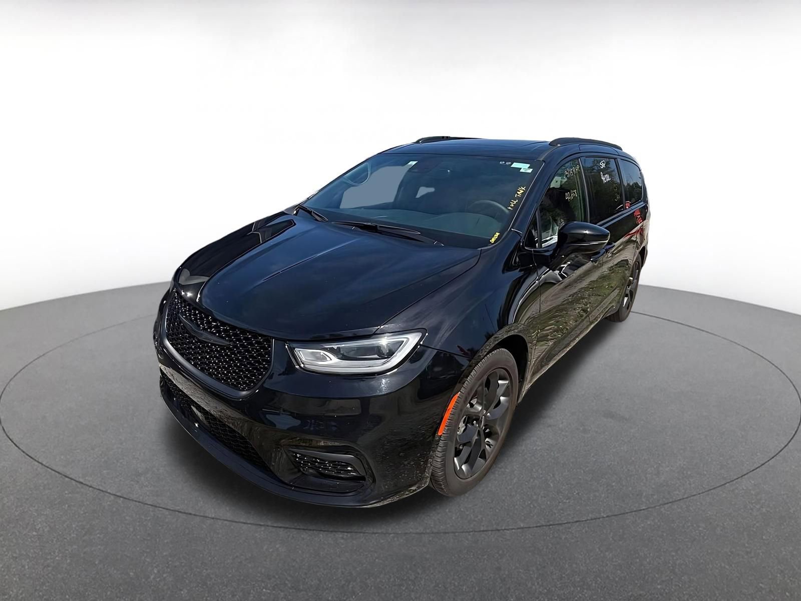 Used 2025 Chrysler Pacifica Limited image 3