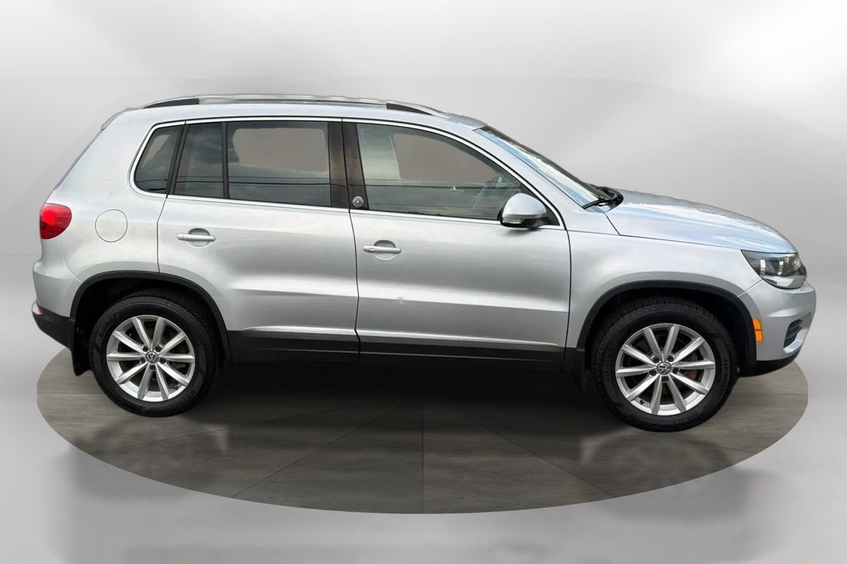Used 2017 Volkswagen Tiguan Wolfsburg Edition AWD/4WD image 6