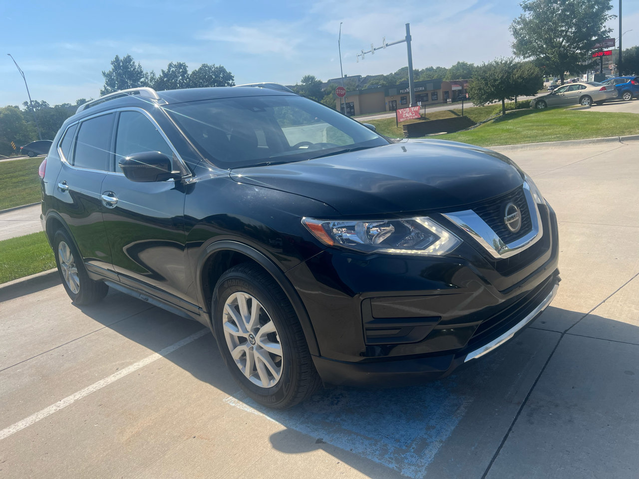 Used 2019 Nissan Rogue SV image 4