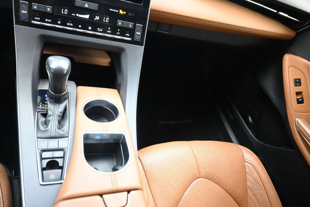 Used 2020 Toyota Avalon Limited w/ Advanced Safety Package FWD image 10