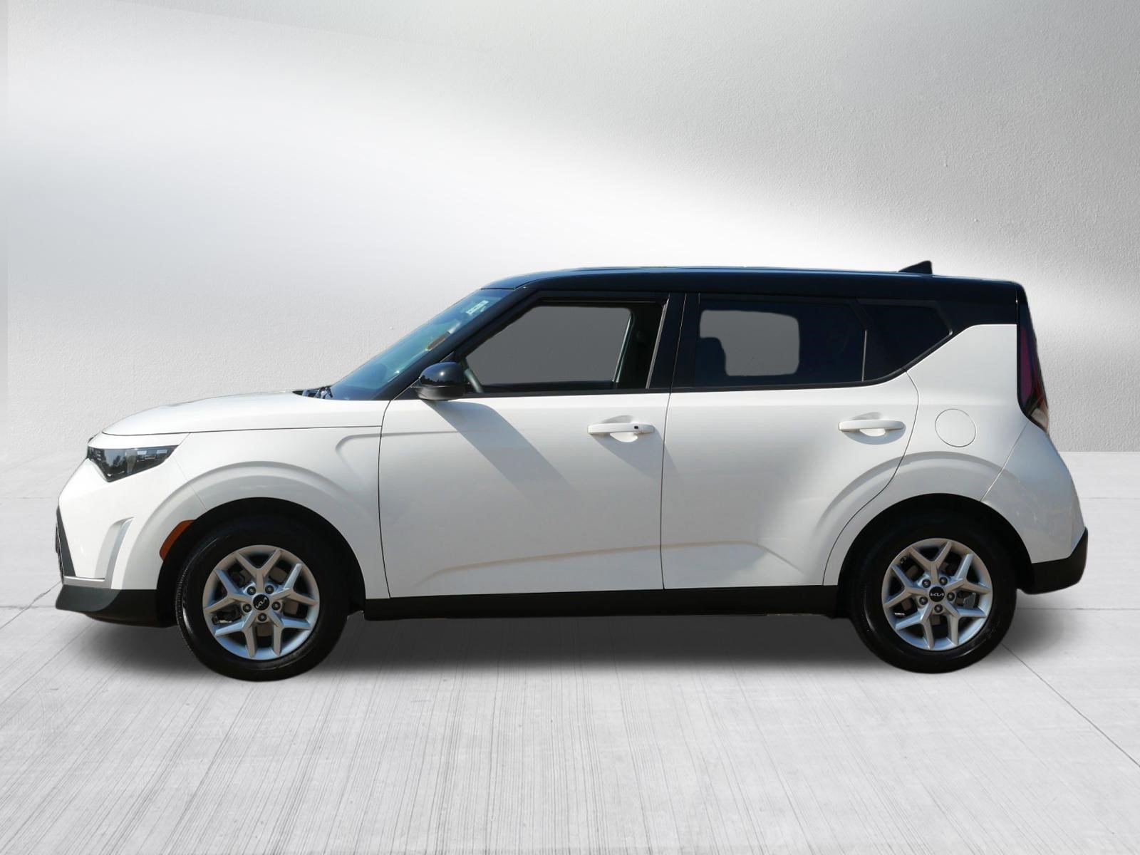 Certified 2024 Kia Soul S FWD image 4