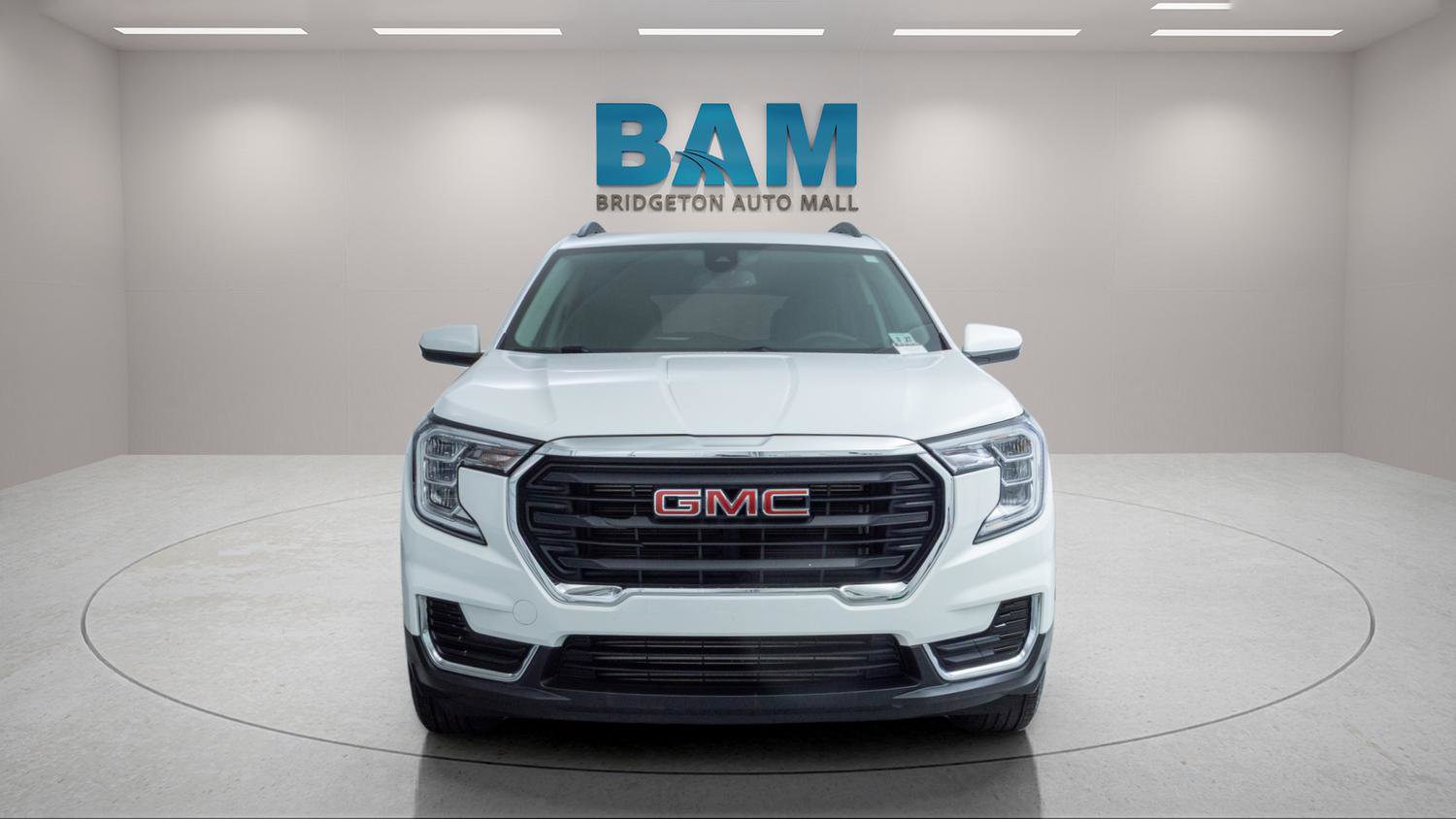 Used 2022 GMC Terrain SLE w/ Driver Convenience Package image 2