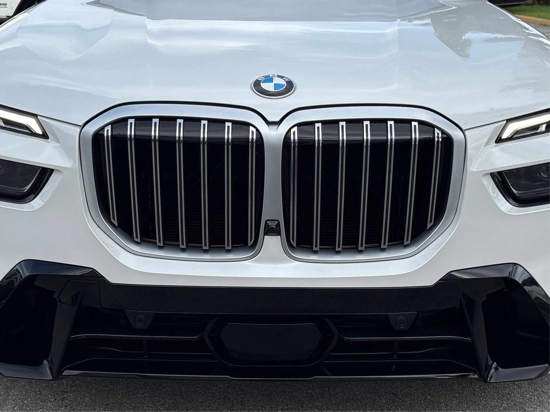 Used 2023 BMW X7 xDrive40i w/ M Sport Package image 15