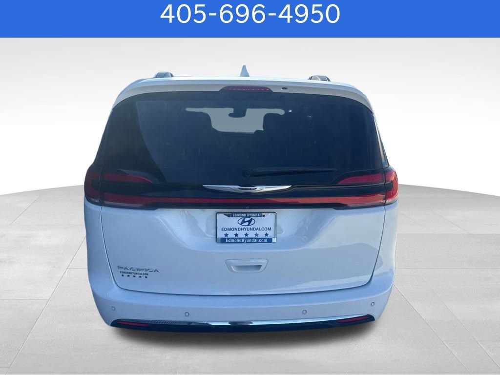Used 2022 Chrysler Pacifica Touring-L image 41