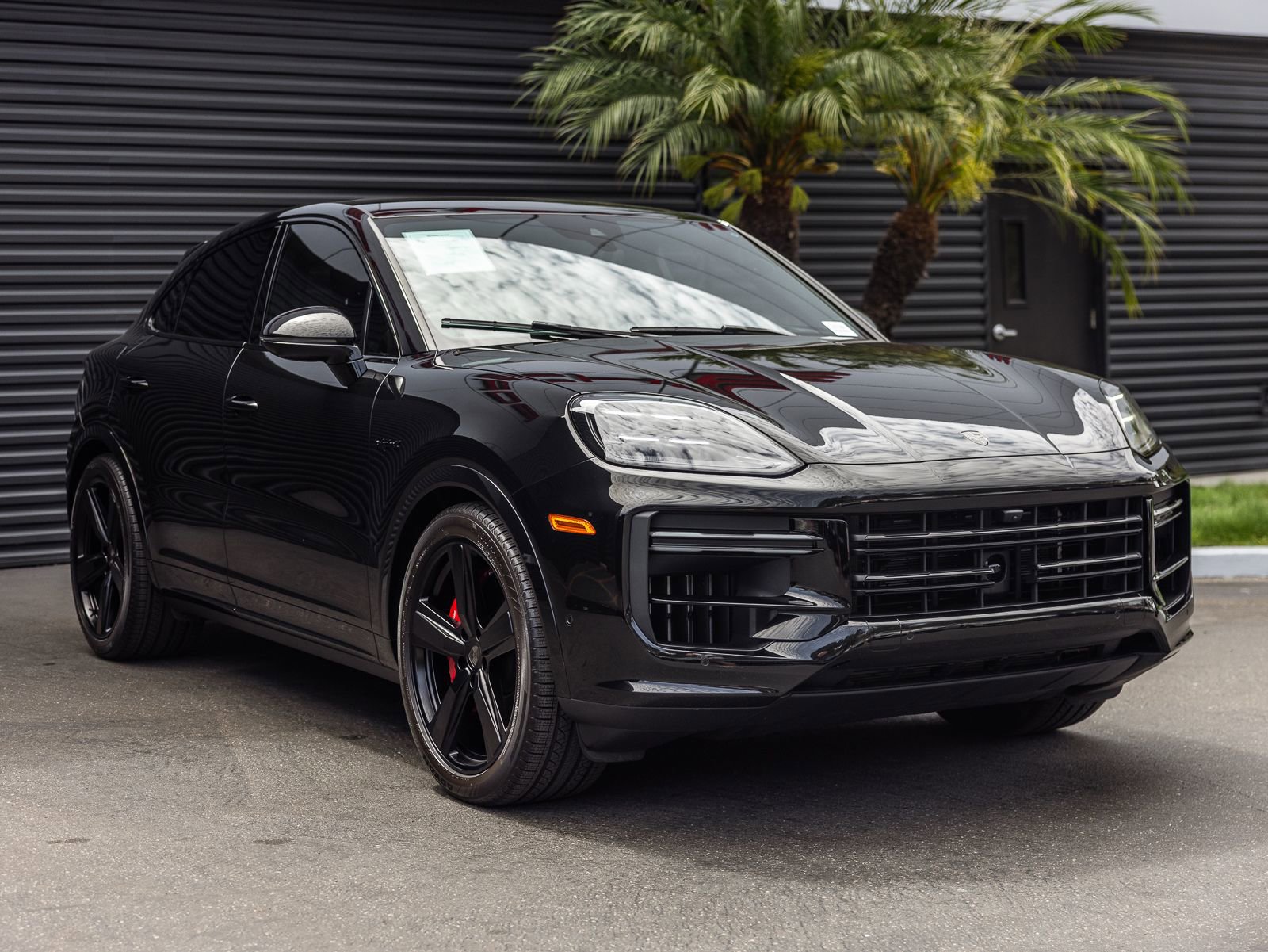 Certified 2025 Porsche Cayenne Turbo AWD/4WD image 6