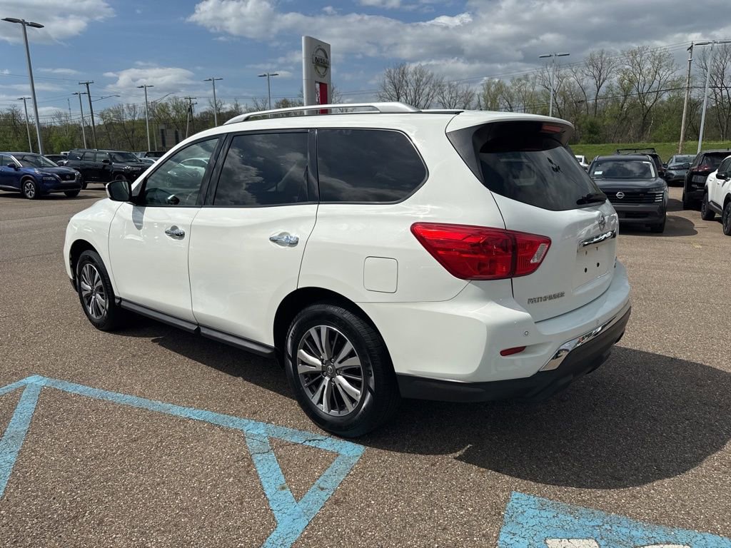 Used 2018 Nissan Pathfinder SV AWD/4WD image 5