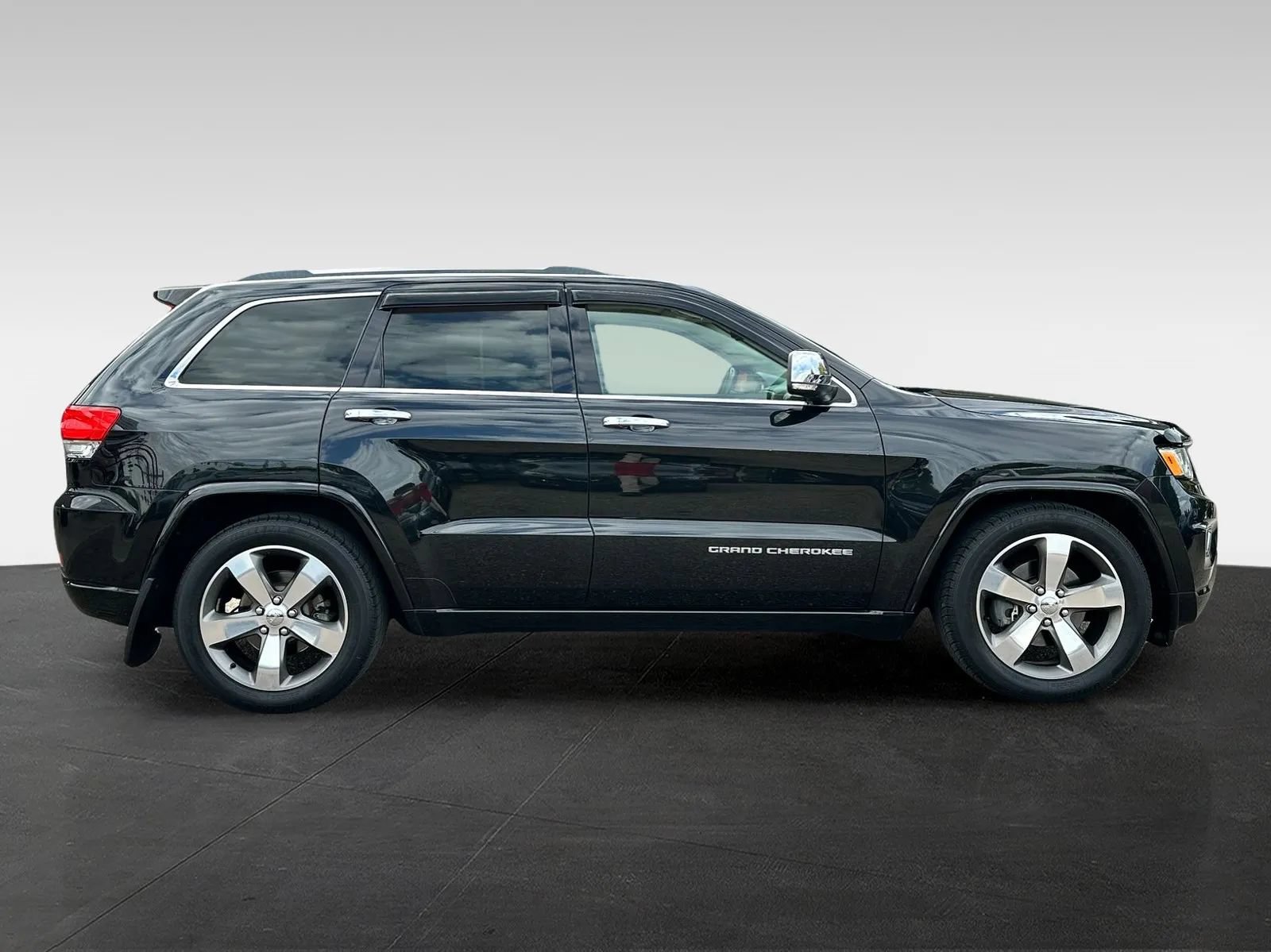 Used 2015 Jeep Grand Cherokee Overland AWD/4WD image 8
