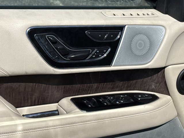 Used 2019 Lincoln Navigator Reserve image 14