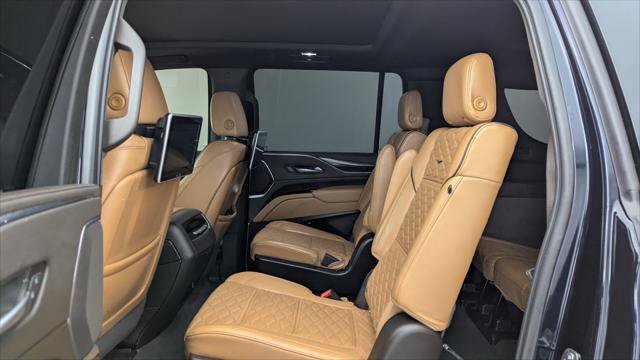 Used 2022 Cadillac Escalade ESV Premium Luxury AWD/4WD image 17