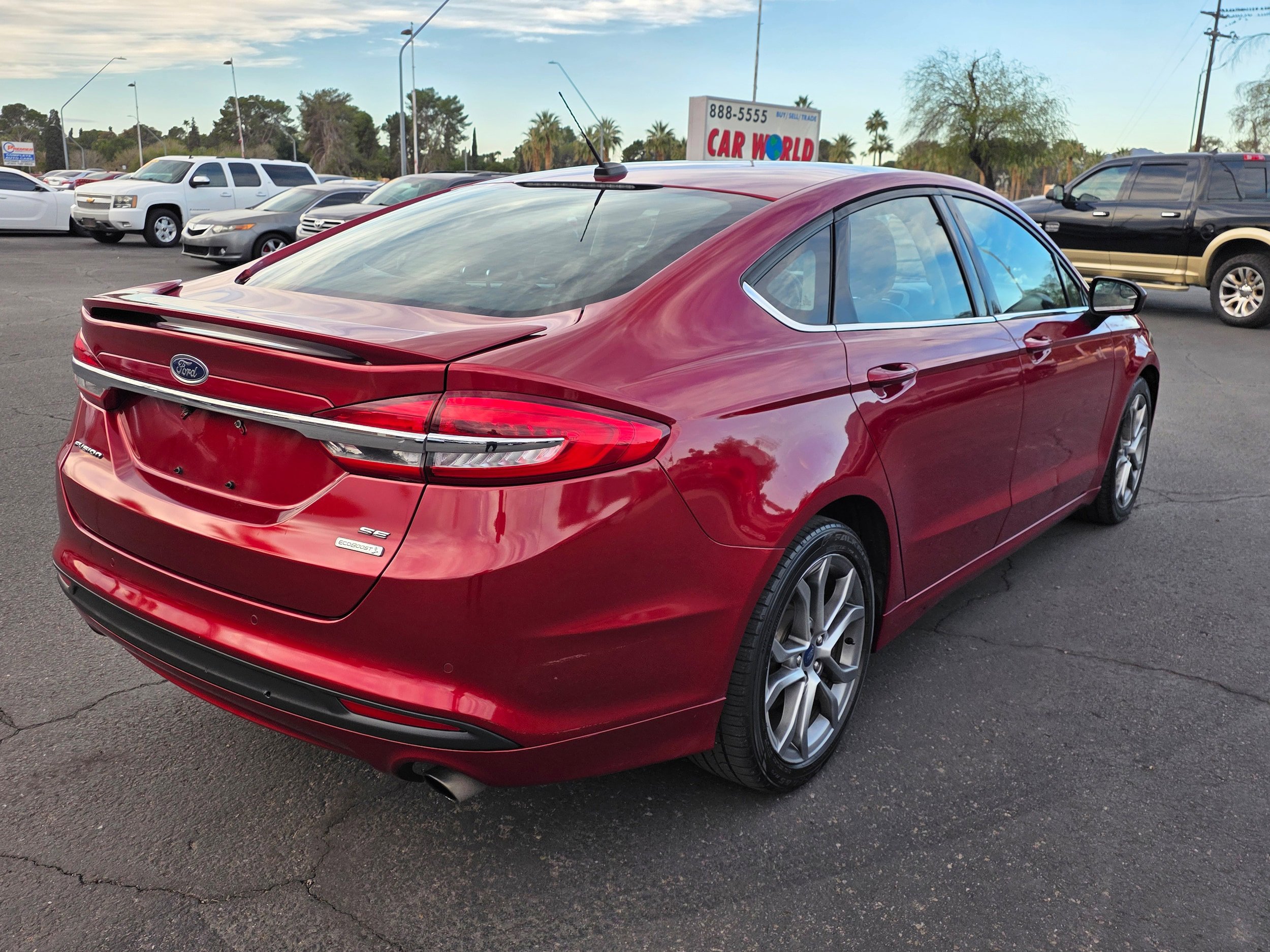 Used 2017 Ford Fusion SE w/ Equipment Group 201A image 5