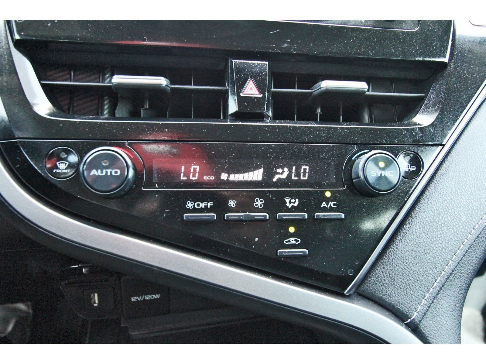 Used 2022 Toyota Camry SE w/ Convenience Package FWD image 28