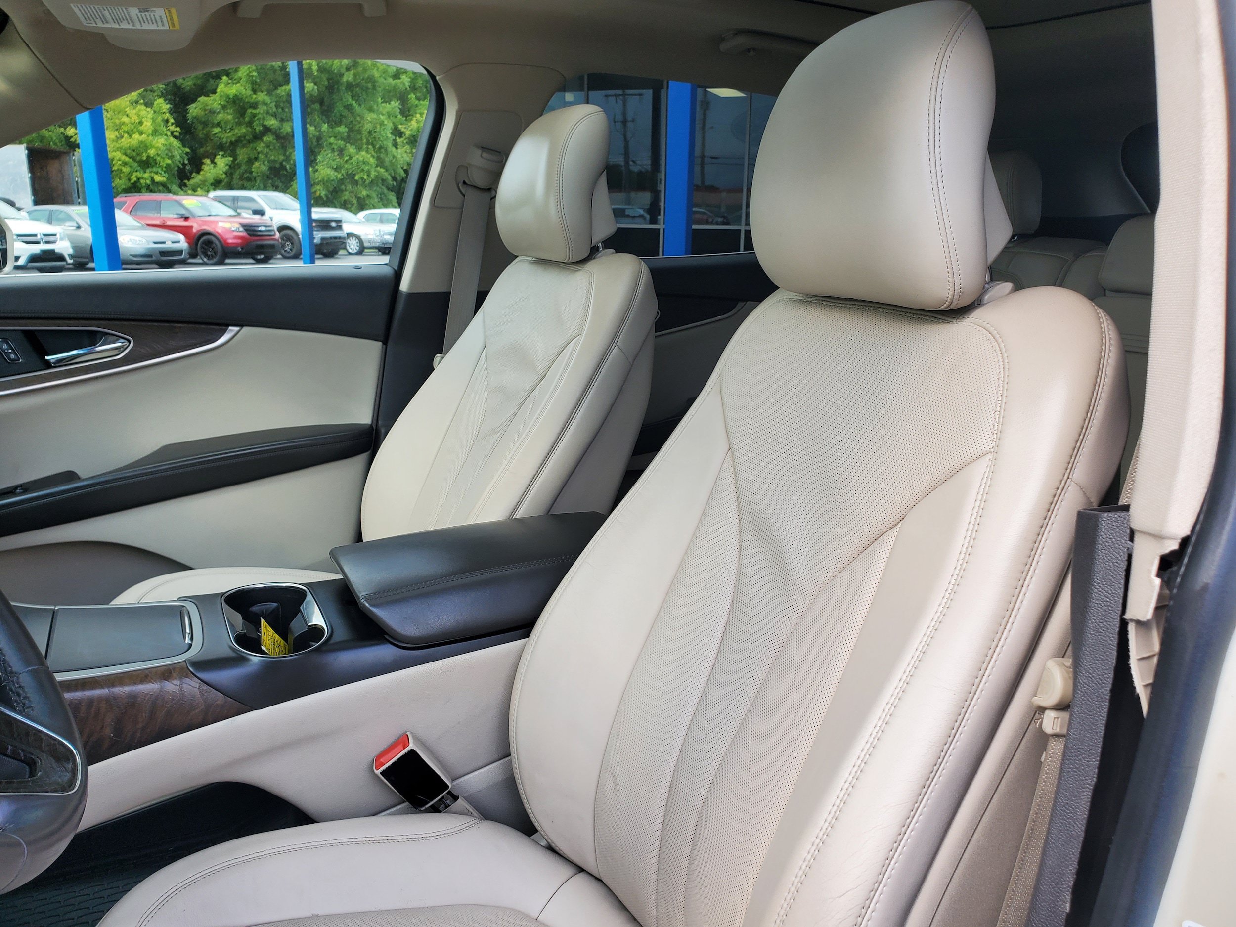 Used 2016 Lincoln MKX Reserve w/ Technology Package FWD image 12